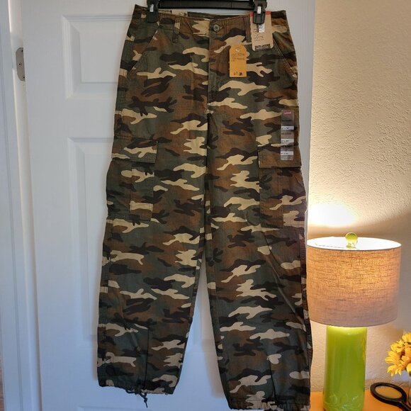 Levis 94 Baggy Camo Cargo Pants Size 27 x 30 or 28 x 30 NWTs - Picture 1 of 10